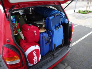 Jak zabezpieczyć bagaż w samochodzie